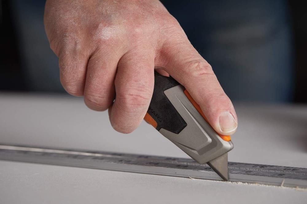 Fiskars Universalmesser Cuttermesser mit einziehbarer Klinge, Länge 17,7 cm, Rostfreier Stahl - Neu