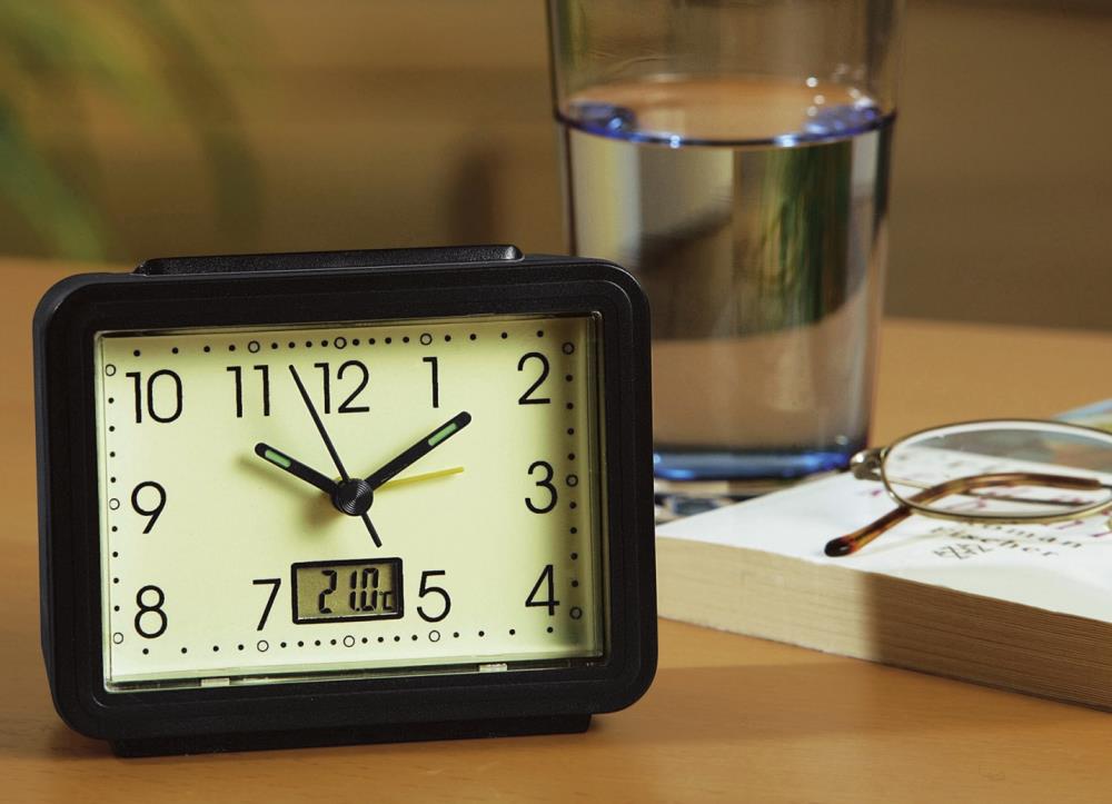 Leuchtender Wecker in Schwarz Analog - B Ware