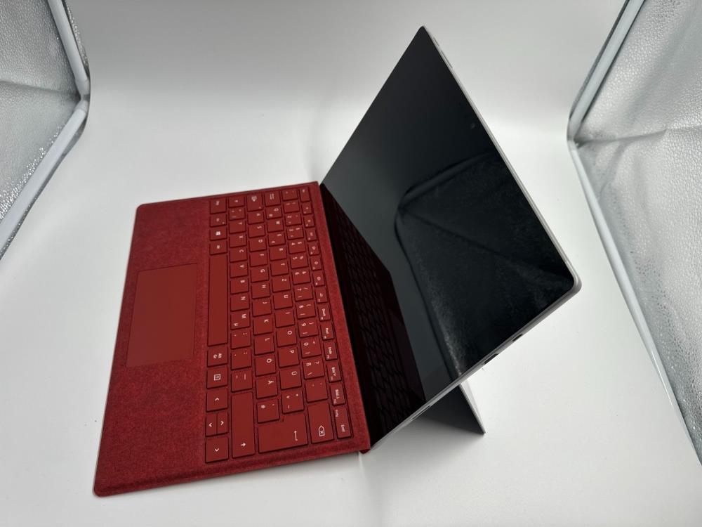 Microsoft Surface Pro 7 - i5 - 256GB SSD - 8GB RAM - B Ware